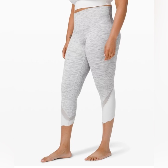 lululemon athletica wunder under heather Gray scalloped hem 23 cropped Leggings - Picture 1 of 10